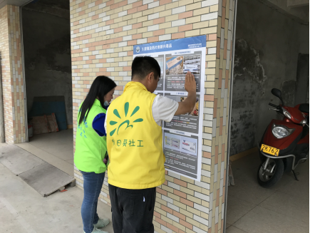 阜沙鎮(zhèn)禁毒信息〔2020〕第167期--阜沙禁毒宣傳進(jìn)公交站、進(jìn)廠企、進(jìn)廣場（2020.11.17 