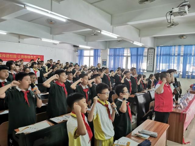 禁毒宣傳進(jìn)校園，讓青春綠色無毒 (2).jpg