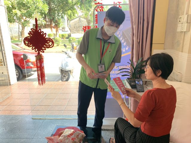 三鄉(xiāng)鎮(zhèn)開展“宣傳進商鋪·禁毒不打烊”活動1.JPG