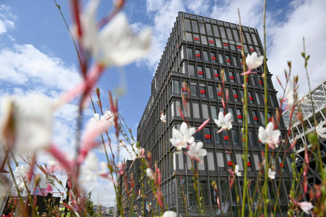 這是7月23日拍攝的巴黎奧運(yùn)村內(nèi)中國體育代表團(tuán)成員居住的公寓。新華社圖